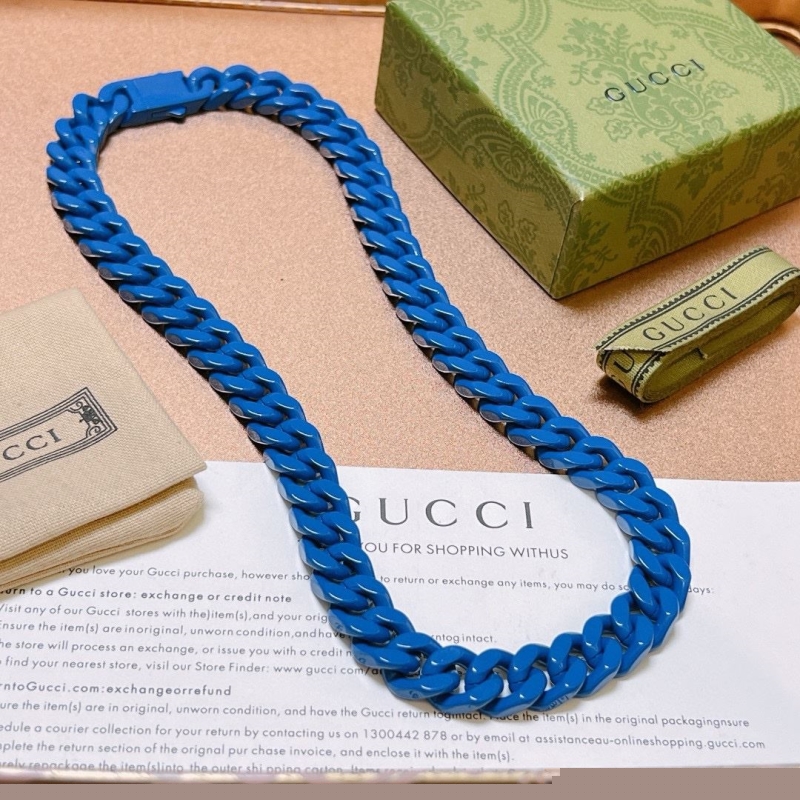 G*u*i necklaces